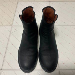 FRYE Men's zippered ankle boots Chelsea.  9.5M